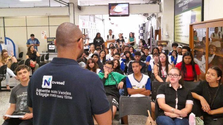 São Carlos inicia ação 'Emprega Jovem' para inserir adolescentes no mercado de trabalho