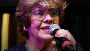 Alciony Menegaz se apresenta gratuitamente no Circuito de Arena neste domingo