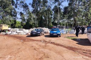 PM, GM, Vigilância Sanitária e Fiscalização interditam lixão clandestino no assentamento Nova São Carlos