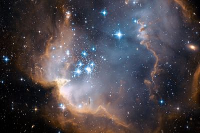 Nasa compara imagens dos telescópios Webb e Hubble do aglomerado NGC 602