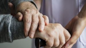 Projeto aborda prevenção de quedas em pessoas com Parkinson