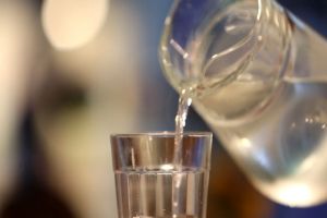 Governo de SP sanciona lei que obriga bares e restaurantes a fornecer água filtrada de graça em todo estado