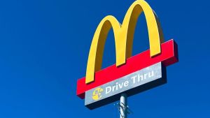 Emprego jovem: McDonald&#039;s abre 40 novas vagas em São Carlos