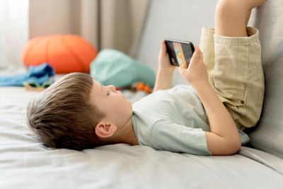 Férias: entenda o impacto do uso excessivo de telas na infância