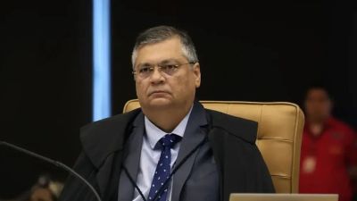 Dino abre investigação contra Bolsonaro, filhos e outros 20 com base na CPI da Covid