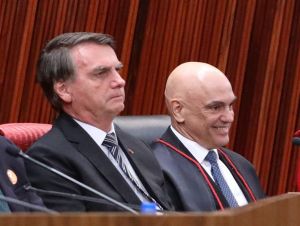 Bolsonaro diz esperar que ‘Deus toque o coração’ de Alexandre de Moraes no julgamento do TSE
