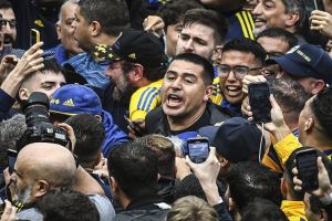 Riquelme é novo presidente do Boca Juniors após eleições históricas