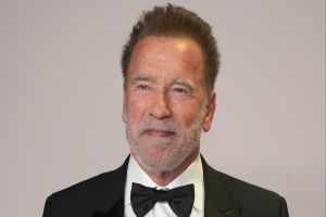Arnold Schwarzenegger se recupera após cirurgia para colocar marcapasso