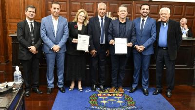 Câmara homenageia Regina Agnelli e José Roberto Messali em sessão solene