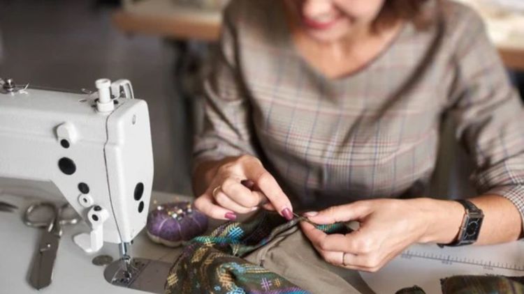 Casa do Trabalhador abre inscrições para curso noturno de modelagem de roupas femininas