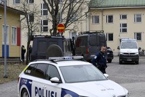 Tiroteio em escola na Finlândia deixa vários feridos; atirador tem 13 an