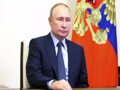 Putin assina decreto que proíbe a venda de petróleo russo a países que fixam um limite de preço
