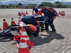Enfermeiro do SAMU de São Carlos realiza capacitação no litoral de São Paulo para profissionais atuarem com motolância