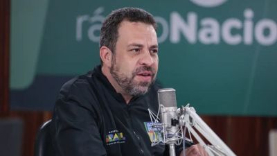 Acabar com a escala 6x1 é prioridade do governo, afirma Boulos