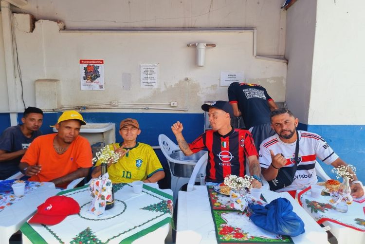Centro Pop realiza almoço de natal para população em situação de rua