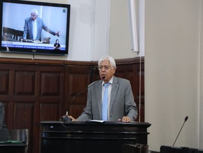 Azuaite critica qualidade do asfalto em São Carlos: “Tem validade de eleição para eleição”