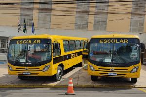 Educação recebe mais dois novos ônibus escolares