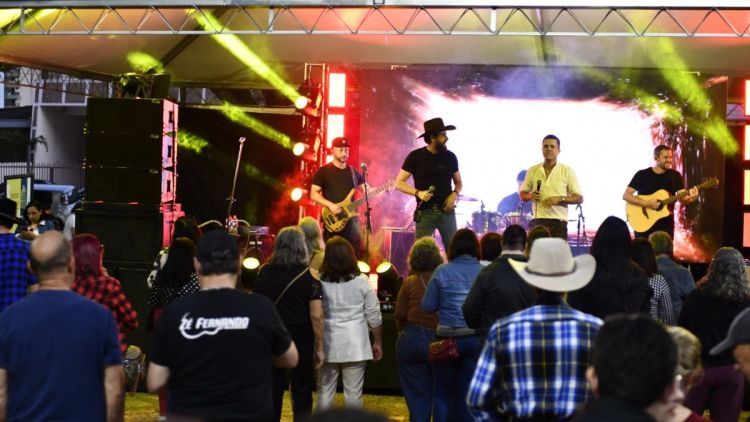 Praça XV recebe 9ª Festa Julina da Economia Solidária e reúne famílias em São Carlos