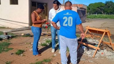 Vereadora Larissa Camargo visita comunidade do São Carlos VIII com graves problemas estruturais