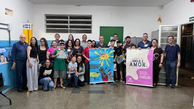 Famílias recebem certificados em cerimônia na Emeb Carmine Botta