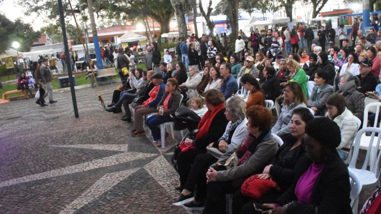 Feira de Economia Solidária da praça XV realiza 3ª Festival de Inverno no domingo