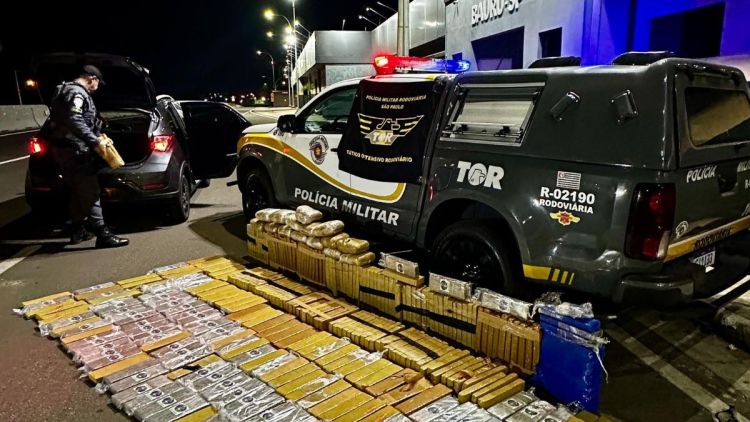 Quase 350 kg de drogas são apreendidos em veículo de passeio no interior de São Paulo