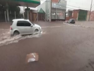 Chuva forte deixa São Carlos com pontos de alagamento
