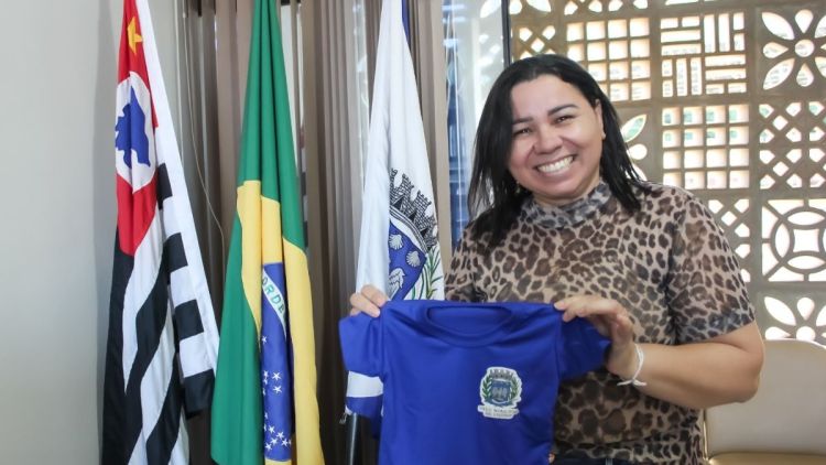 Prefeitura de Ibaté realiza entrega de uniformes escolares neste sábado