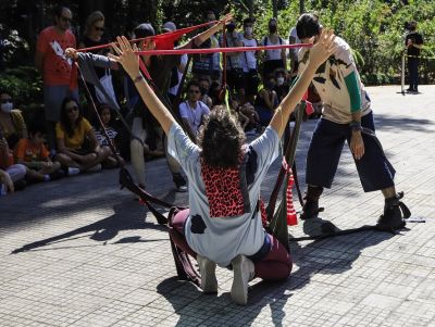 Espetáculo de Dança e oficina com o Grupo Lagartixa na Janela no Sesc