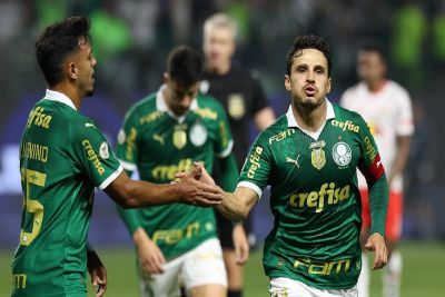 Palmeiras vence Bragantino e assume o terceiro lugar do Brasileiro