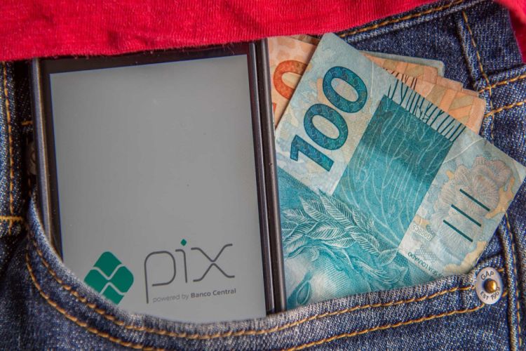 Pix tem mais de 400 milhões de transações em 48 horas pela primeira vez