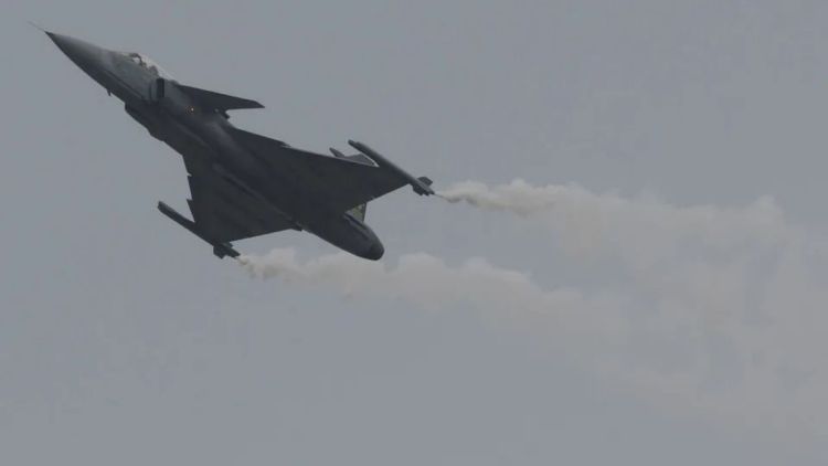 Tailândia lança ataque aéreo na fronteira com o Camboja