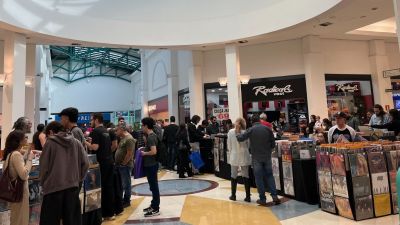 Feira de Discos Warlock retorna ao Shopping Iguatemi São Carlos neste fim de semana