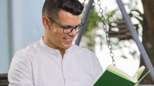 &quot;Você nasceu para dar certo!&quot; o novo livro do padre Robson Caramano inspira a superação e a construção de um futuro com esperança