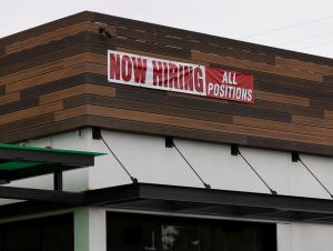 Empregadores americanos aumentam contratações em maio; Taxa de desemprego sobe para 3,7%