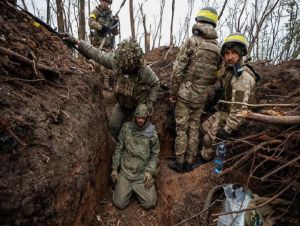 Ucrânia comemora primeiro sucesso ofensivo na defesa de Bakhmut