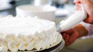 Empreendedores que vendem doces e salgados gastam em média R$ 5,3 mil para começar o negócio