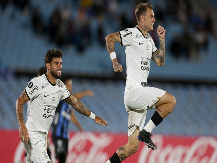 Corinthians inicia Libertadores com vitória sobre Liverpool no Uruguai