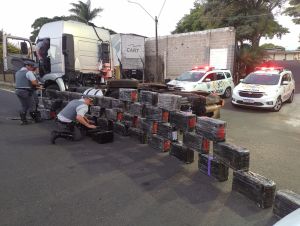 PM Rodoviária prende homem que transportava 1 tonelada de maconha em Marília
