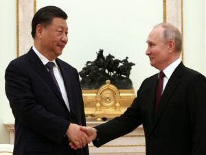 China e Rússia são grandes potências vizinhas e sócios estratégicos, afirma Xi