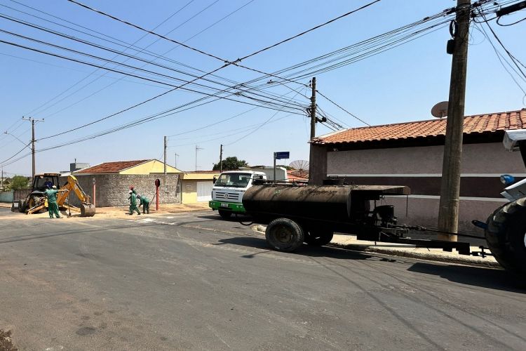 Tapa-buracos segue em bairros de Ibaté com foco em áreas prioritárias