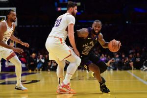 Copa da NBA: Em noite de LeBron, Lakers vencem Suns e enfrentam Pelicans na semifinal em Vegas