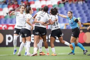 Corinthians goleia e vai às semis da Libertadores feminina contra o Internacional