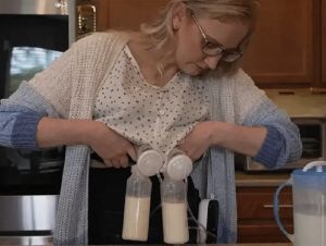 Mulher bate recorde de doação de leite materno ao bombear 1,6 mil litros