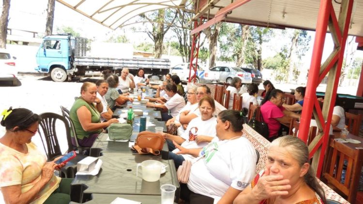 Idosos de Ibaté participam de passeio cultural e de lazer em Brotas