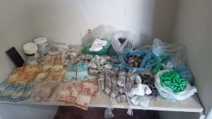 Operação da Força Tática apreende mais de 2,6 kg de drogas e termina com prisão em Santa Rita do Passa Quatro