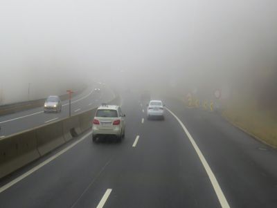 Trecho com neblina requer atenção redobrada dos motoristas