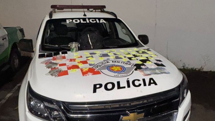 Polícia Militar desmantela &quot;Casa bomba&quot; e apreende mais de 400 porções de drogas em Brotas