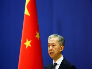 Porta-voz do Ministério das Relações Exteriores da China, Wang Wenbin, durate entrevista coletiva em Pequim