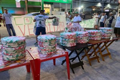 &quot;Nós somos o 1% que veio para cornetar&quot;: torcidas organizadas do Palmeiras protestam em noite de reunião do Conselho